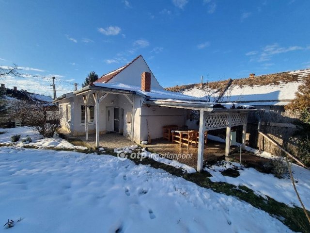 Eladó családi ház, Nagytevelen 39 M Ft, 2+1 szobás