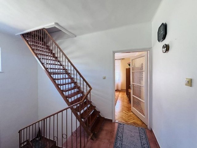 Eladó családi ház, Pécsett 89.9 M Ft, 4+1 szobás