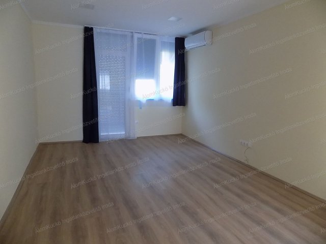 Kiadó téglalakás, albérlet, Kaposváron 150 E Ft / hó, 3 szobás