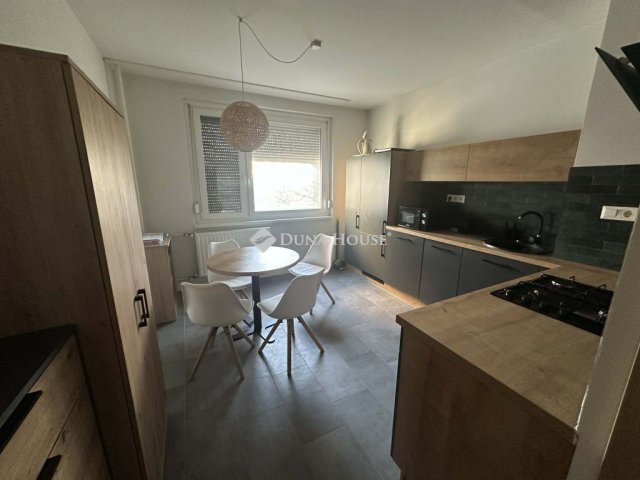 Kiadó panellakás, albérlet, Győrött 130 E Ft / hó, 1 szobás