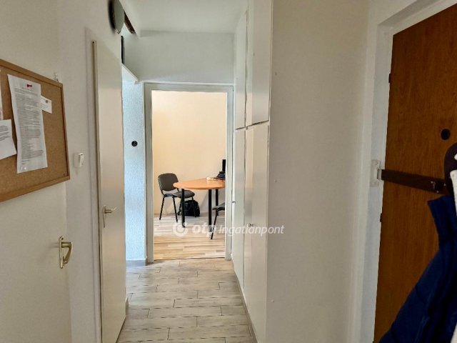 Eladó panellakás, Székesfehérvárott 46 M Ft, 2 szobás