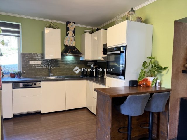 Eladó családi ház, Csobánkán 104 M Ft, 4 szobás