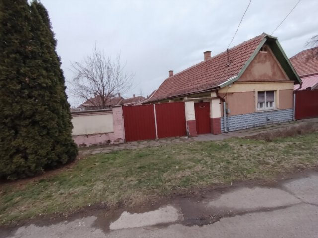 Eladó családi ház, Jászberényben 17 M Ft, 2 szobás