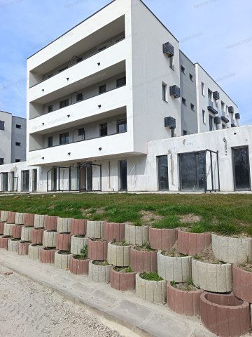 Eladó téglalakás, Komáromban 35.895 M Ft, 2 szobás