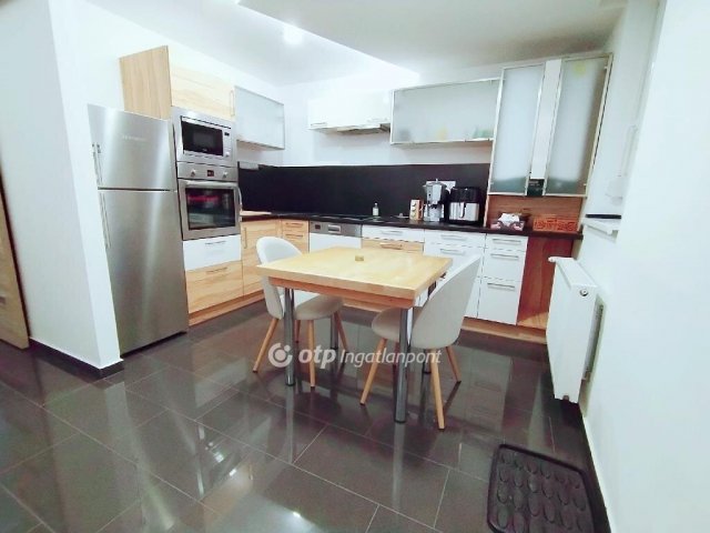 Eladó téglalakás, Zalaszentgróton 54.9 M Ft, 2 szobás