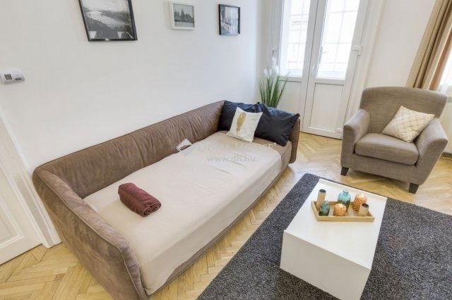 Eladó téglalakás, Budapesten, V. kerületben 349.9 M Ft, 4 szobás