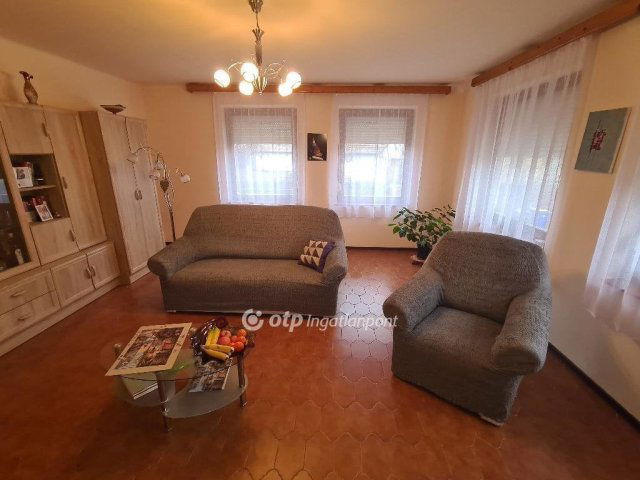 Eladó családi ház, Áporkán 79.9 M Ft, 3 szobás