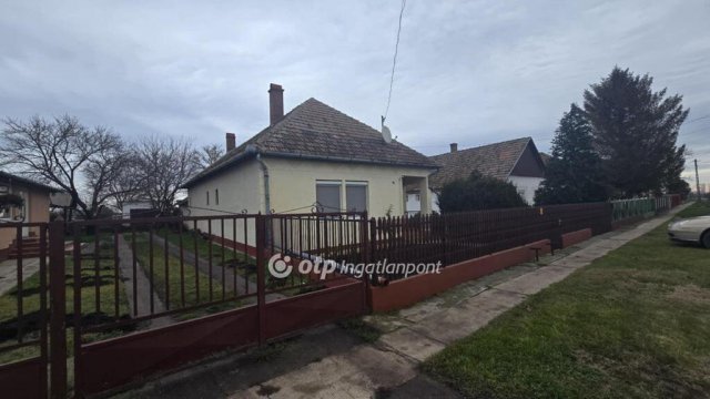 Eladó családi ház, Tetétlenen 17.5 M Ft, 2 szobás