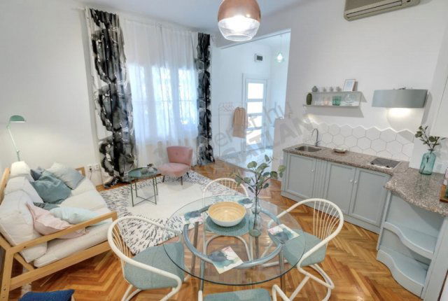 Kiadó téglalakás, albérlet, I. kerületben, Vám utcában