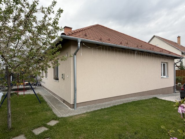 Eladó családi ház, Mogyoródon, Bocskai úton 123 M Ft