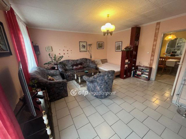 Eladó téglalakás, Szegeden 63.9 M Ft, 1+1 szobás