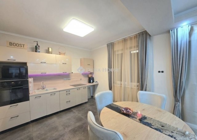 Eladó családi ház, Gyömrőn 120 M Ft, 7 szobás