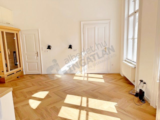 Eladó téglalakás, Budapesten, VI. kerületben 89 M Ft, 3 szobás