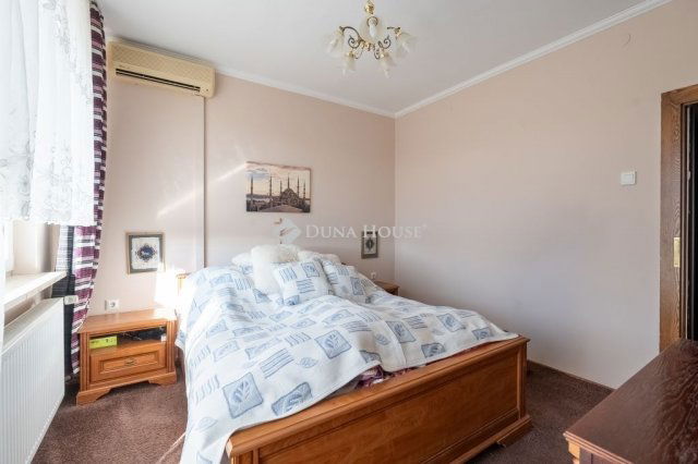 Eladó családi ház, Vértessomlón 149.9 M Ft, 7 szobás