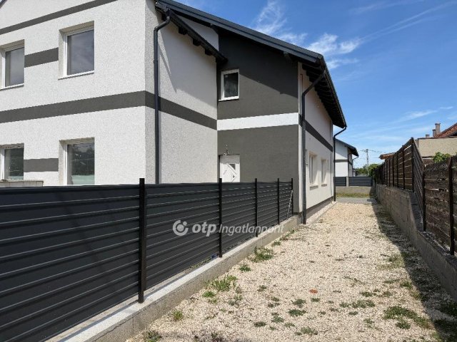 Eladó családi ház, Szigetszentmártonban 72.9 M Ft, 4 szobás
