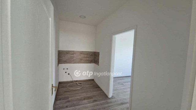 Eladó téglalakás, Tápiószelén 21.99 M Ft, 2 szobás