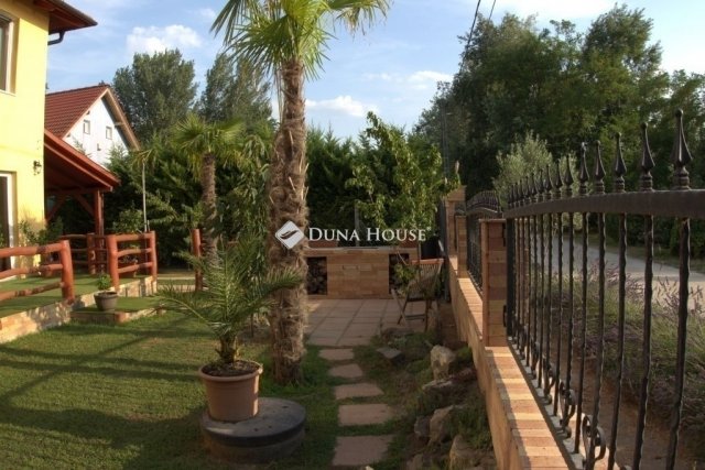 Eladó családi ház, Kiskunlacházán 139.9 M Ft, 2 szobás