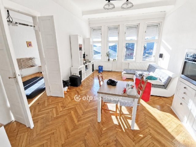 Eladó téglalakás, Budapesten, VII. kerületben 94.9 M Ft