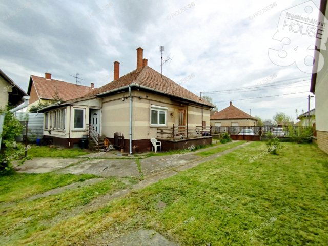 Eladó családi ház, Izsákon 32.5 M Ft, 4 szobás