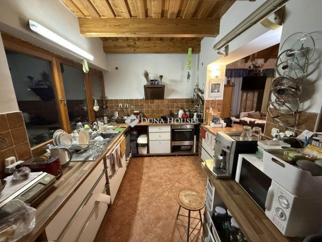 Eladó családi ház, Győrött 384.9 M Ft, 6 szobás