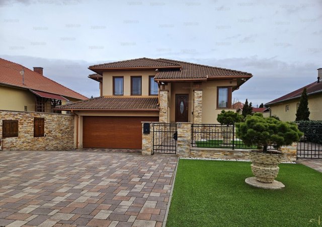 Eladó családi ház, Arnóton 165 M Ft, 4 szobás