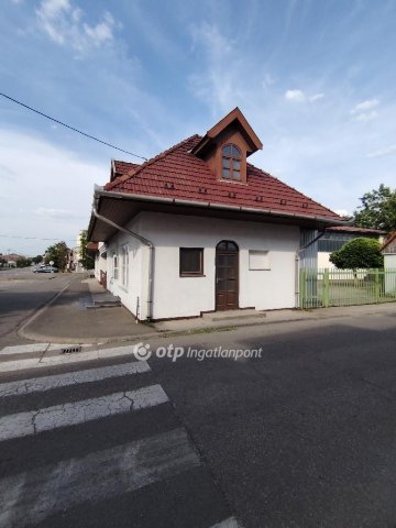 Kiadó üzlethelyiség, Kiskőrösön 290 E Ft / hó