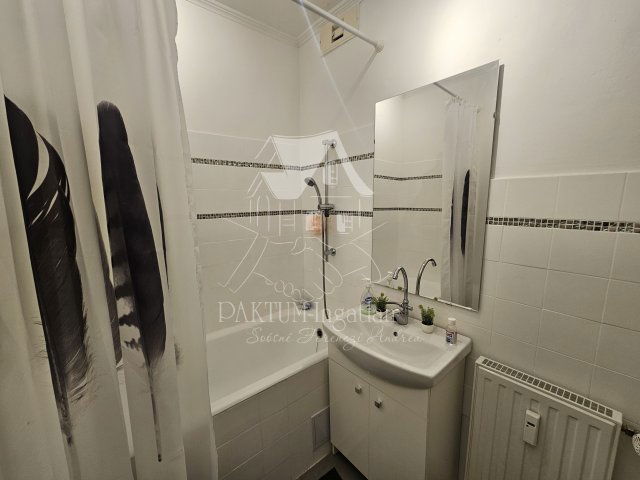 Eladó téglalakás, Szolnokon 34.5 M Ft, 2 szobás