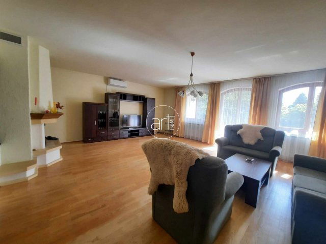 Kiadó téglalakás, albérlet, Szegeden 350 E Ft / hó, 3+1 szobás