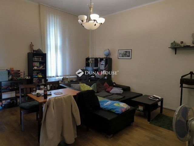 Eladó téglalakás, Győrött 63 M Ft, 2 szobás