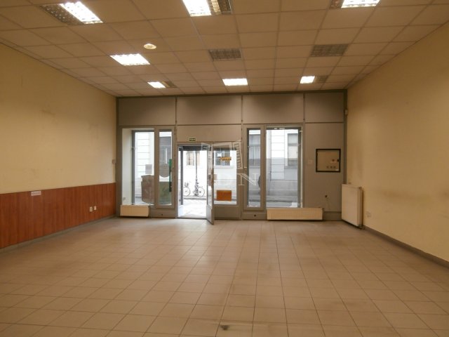 Kiadó üzlethelyiség, Székesfehérvárott 340 E Ft / hó