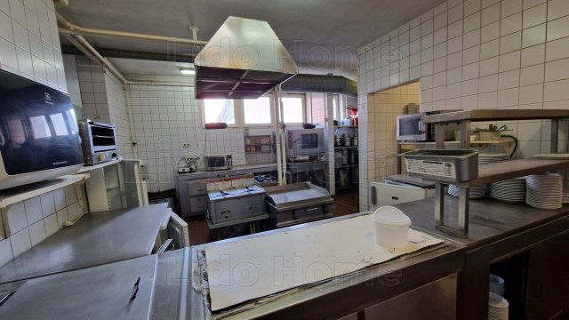 Eladó üzlethelyiség, Sopronkövesden 180 M Ft, 10 szobás
