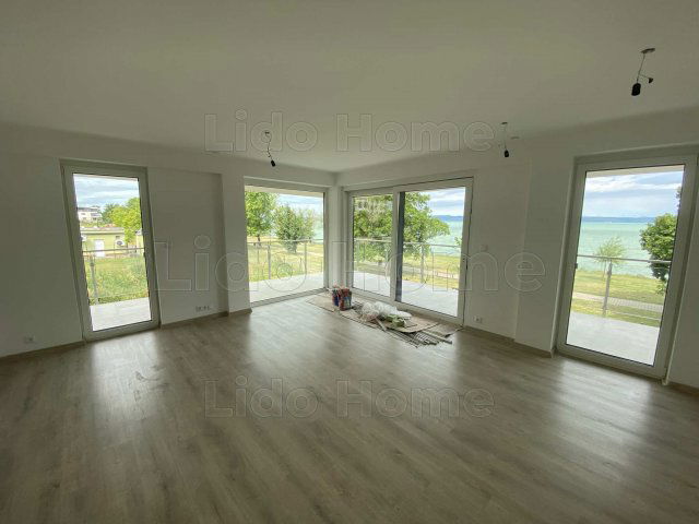 Eladó téglalakás, Siófokon 191.956 M Ft, 4 szobás