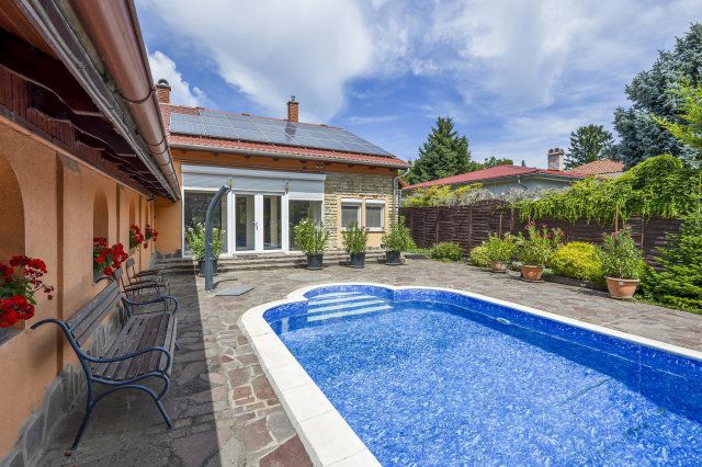 Eladó családi ház, Majosházán 199 M Ft, 5 szobás