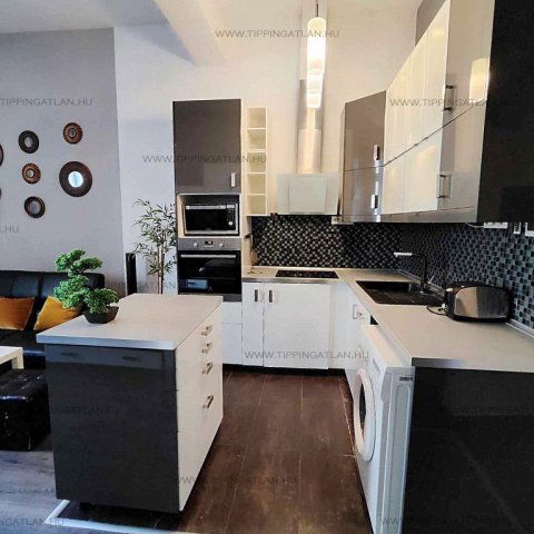 Eladó téglalakás, Budapesten, VIII. kerületben, Rákóczi úton