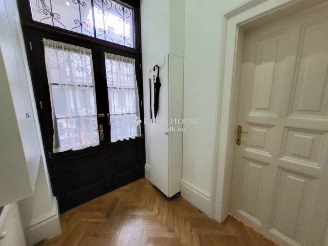 Eladó téglalakás, Budapesten, VI. kerületben 160 M Ft, 3 szobás