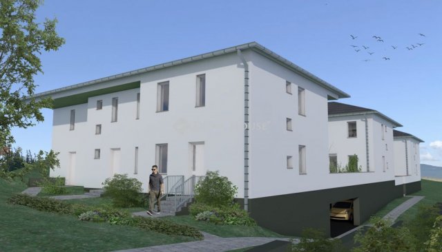 Eladó sorház, Vácon, Napsugár utcában 99.9 M Ft, 5 szobás