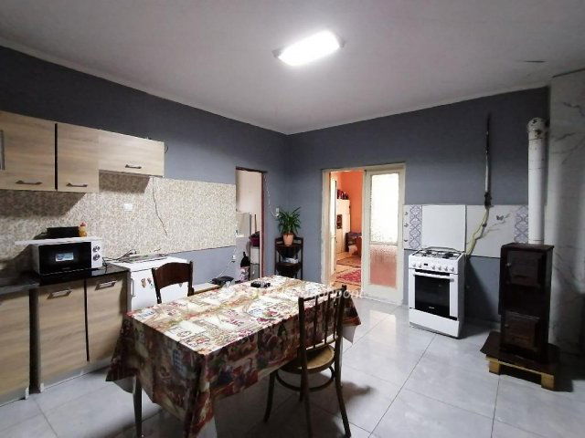 Eladó családi ház, Szolnokon 24.9 M Ft, 2+1 szobás