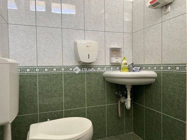 Eladó üzlethelyiség, Pécsett 49 M Ft, 2 szobás