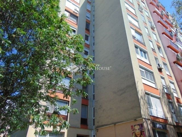 Eladó panellakás, Pécsett 36.9 M Ft, 2 szobás