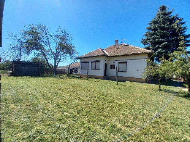 Eladó családi ház, Berekfürdőn 27.5 M Ft, 3 szobás