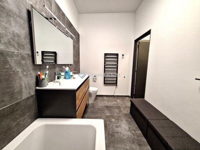 Eladó családi ház, Kecskeméten 134.2 M Ft, 5 szobás