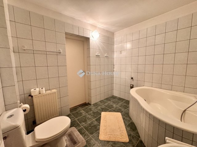 Eladó családi ház, Bocföldén 109.9 M Ft, 6 szobás