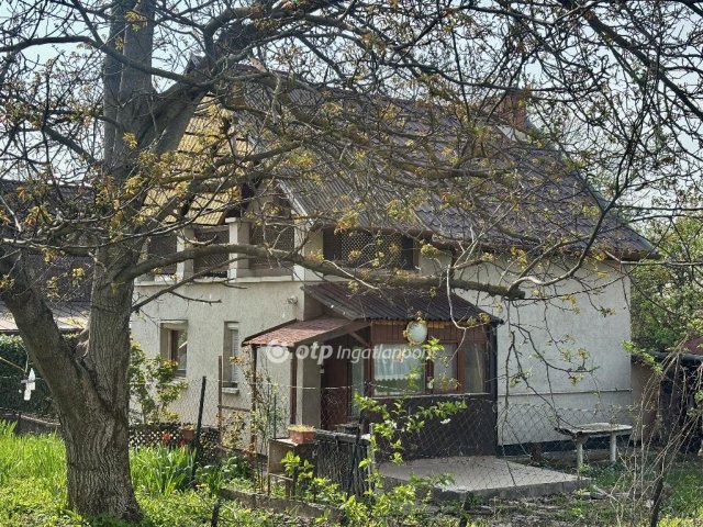Eladó családi ház, Budajenőn 75 M Ft, 2 szobás