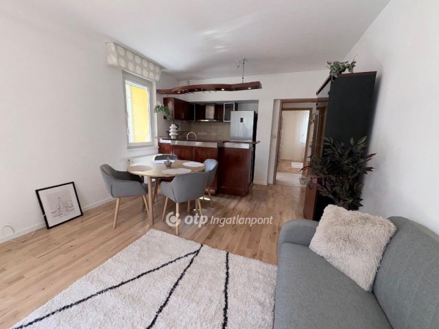 Eladó téglalakás, Budapesten, XIV. kerületben 100 M Ft