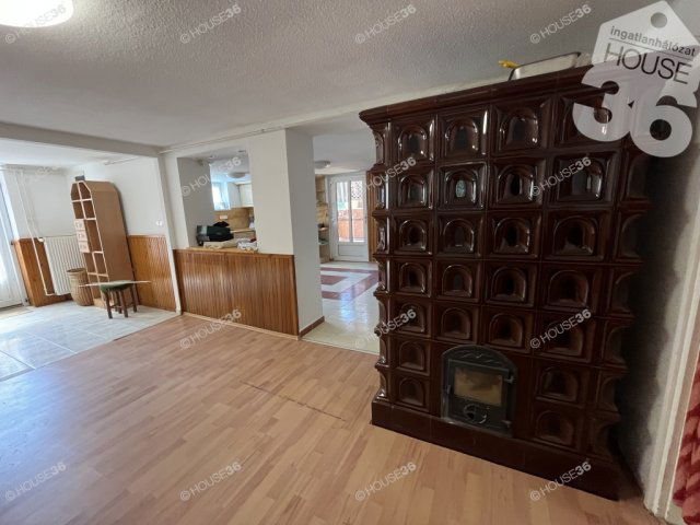 Eladó családi ház, Solton 59.9 M Ft, 5 szobás