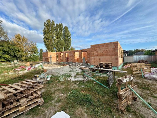 Eladó ikerház, Monoron 86.6 M Ft, 3 szobás / költözzbe.hu