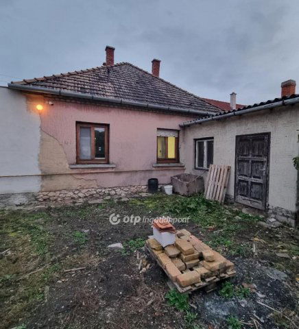 Eladó családi ház, Pápán 23.9 M Ft, 2+1 szobás