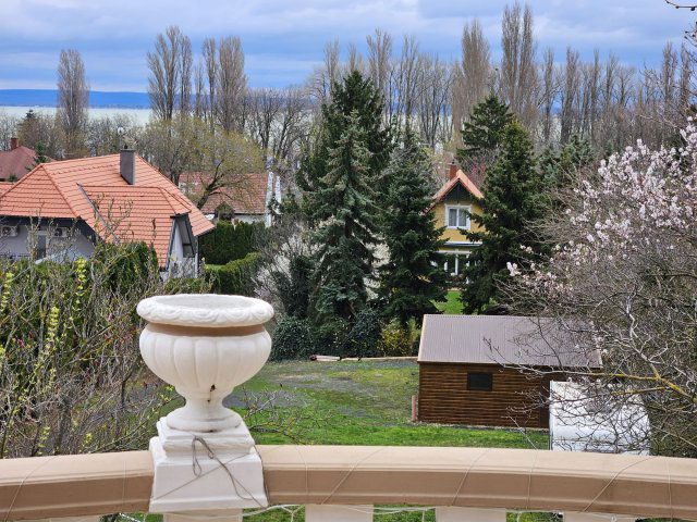 Eladó családi ház, Badacsonytomajon 220 M Ft, 5 szobás