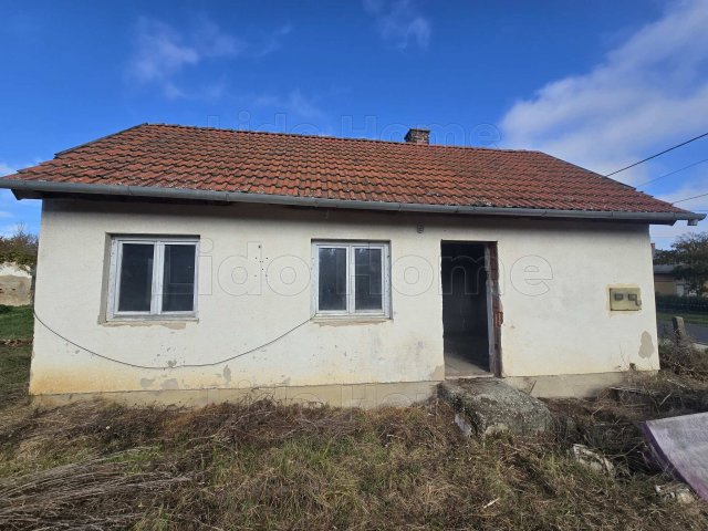 Eladó családi ház, Segesden 5.99 M Ft, 1 szobás
