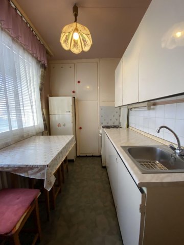 Kiadó panellakás, albérlet, Debrecenben 200 E Ft / hó, 3 szobás